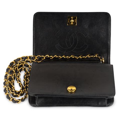 wallet on chain chanel blanc|Chanel wallet on chain classic.